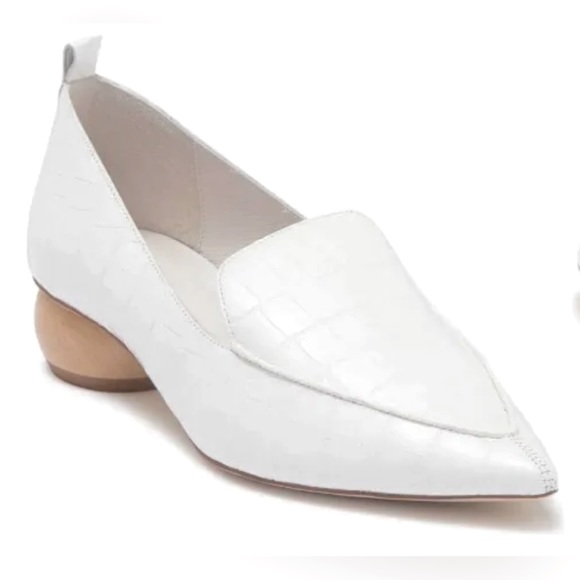 viona pointed toe loafer